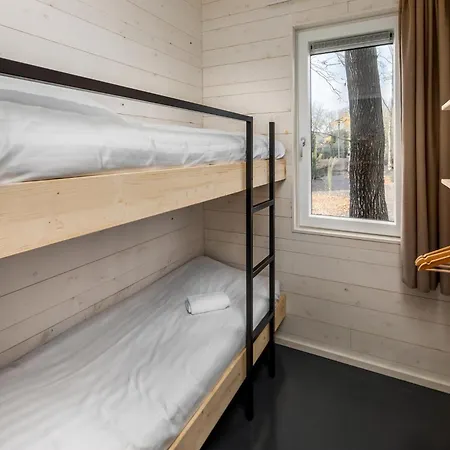 Modern With Two Bathrooms Within Surroundings Сasa de vacaciones