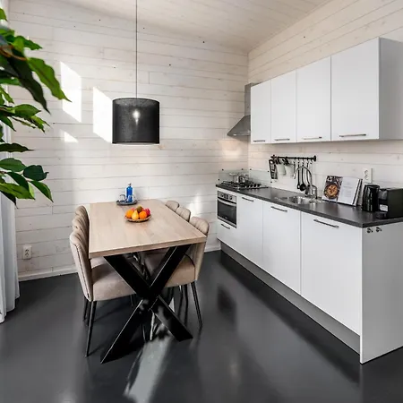 Modern With Two Bathrooms Within Surroundings Сasa de vacaciones Schayk