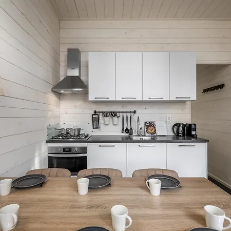 Modern With Two Bathrooms Within Surroundings Сasa de vacaciones *