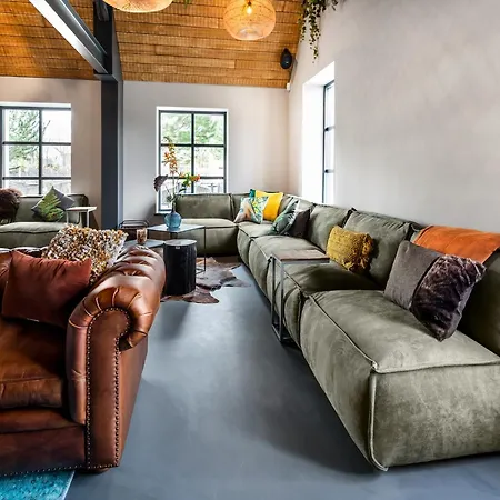 Modern With Two Bathrooms Within Surroundings Schayk